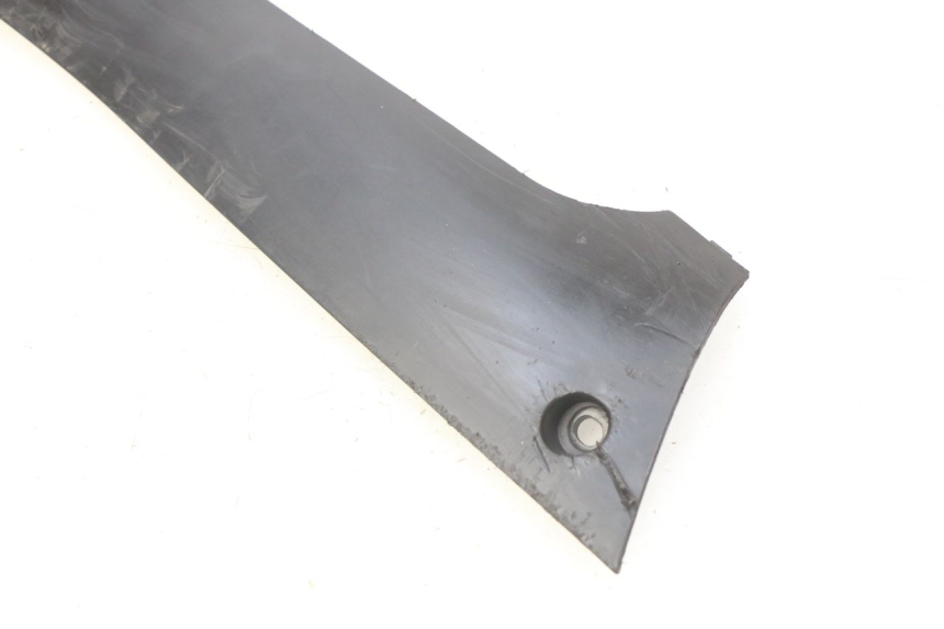 photo de FALDóN IZQUIERDO PEUGEOT KISBEE 4T 50 (2010 - 2017) - Primer plano técnico