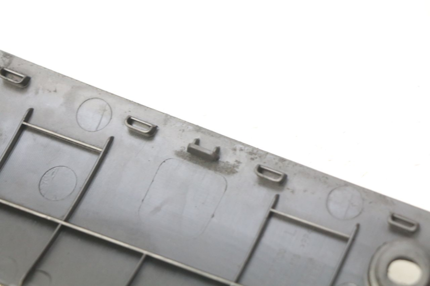 photo de FALDóN IZQUIERDO PEUGEOT KISBEE 4T 50 (2010 - 2017) - Estado de la superficie y material