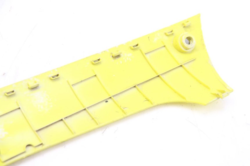 photo de BAJO DE CAJA IZQUIERDA PEUGEOT KISBEE 4T 50 (2018 - 2022) - Primer plano técnico