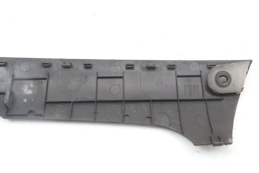 photo de BAJO DE CAJA IZQUIERDA PEUGEOT KISBEE 4T 50 (2018 - 2022) - Detalles de los puntos de fijación