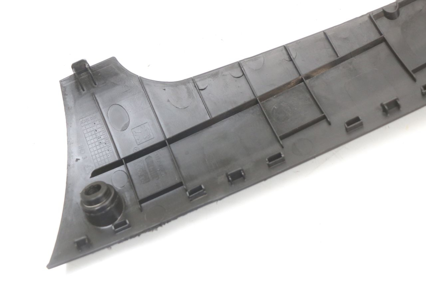 photo de FALDóN IZQUIERDO PEUGEOT KISBEE 4T 50 (2010 - 2017) - Detalles de los puntos de fijación