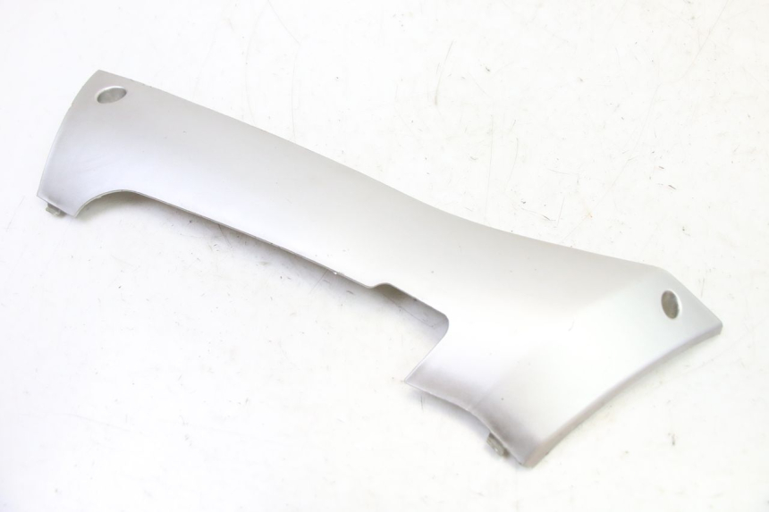 photo de BAJO DE CAJA IZQUIERDA PEUGEOT KISBEE 4T 50 (2018 - 2022) - Detalle de la pieza