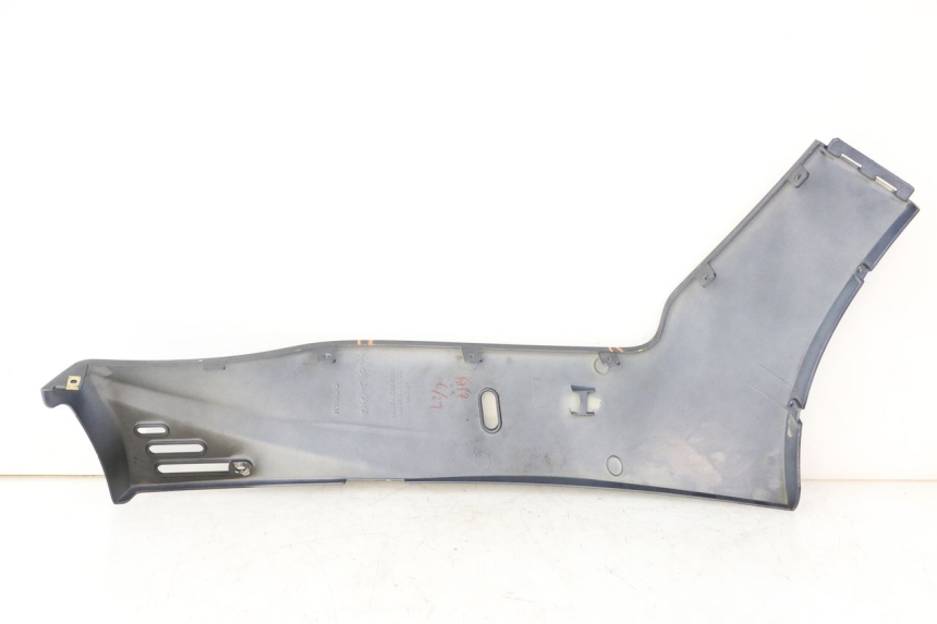 photo de BAJO CARENADO IZQUIERDA KYMCO XCITING 500 (2007 - 2010) - Primer plano técnico