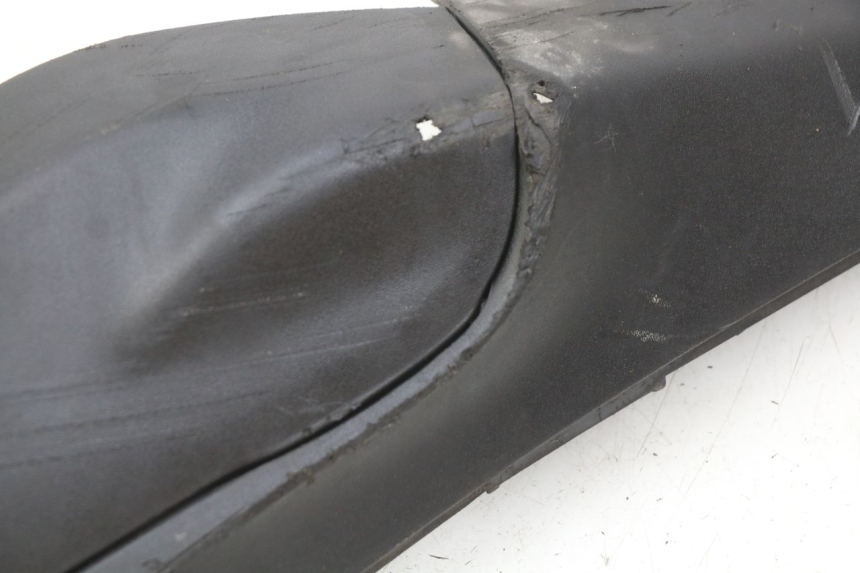 photo de BAJO DE CAJA IZQUIERDA PIAGGIO LIBERTY IGET 4T 50 (2015 - 2020) - Detalles de los puntos de fijación