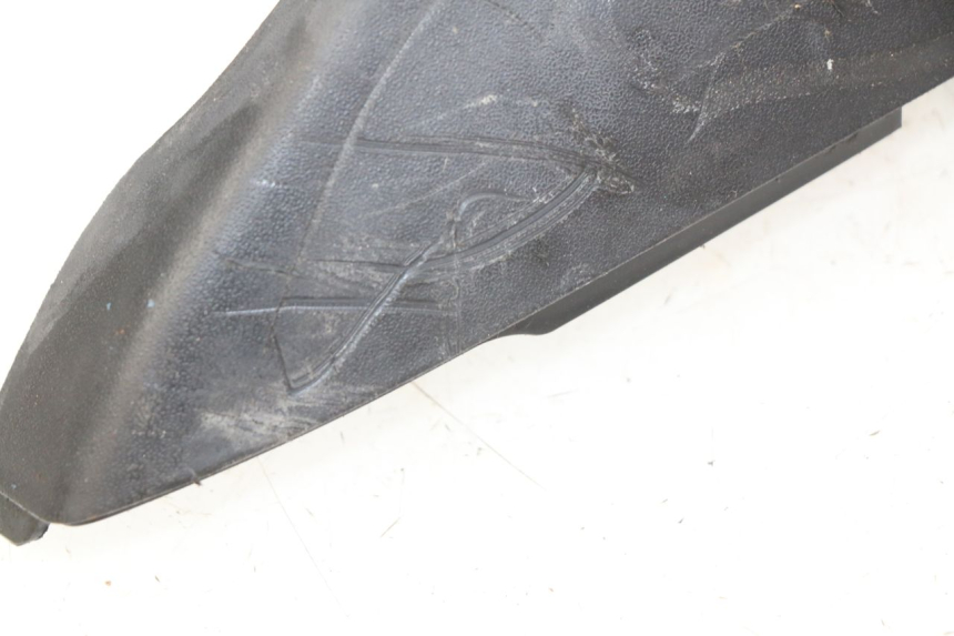 photo de BAJO DE CAJA IZQUIERDA PIAGGIO LIBERTY IGET 4T 50 (2015 - 2020) - Estado de la superficie y material