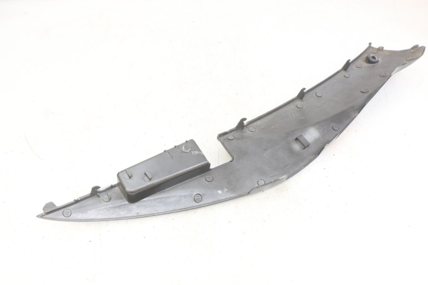 photo de BAJO DE CAJA IZQUIERDA SYM MIO 50 (2011 - 2017) - Vista general del producto