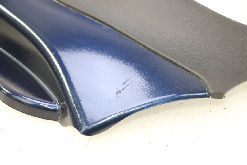 photo de BAJO CARENADO IZQUIERDA PIAGGIO MP3 LT 400 (2007 - 2012) - Primer plano de alta resolución