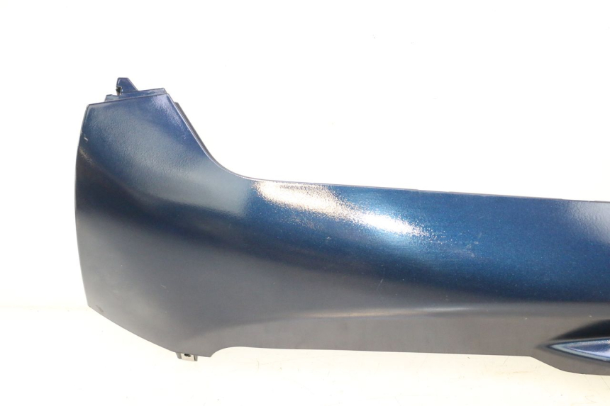 photo de BAJO CARENADO IZQUIERDA PIAGGIO MP3 LT 400 (2007 - 2012) - Enfoque en la estructura