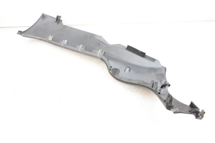 photo de BAJO DE CAJA IZQUIERDA PIAGGIO MP3 500 (2011 - 2015) - Primer plano técnico