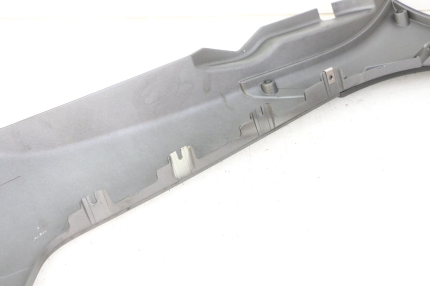 photo de BAJO CARENADO IZQUIERDA PIAGGIO MP3 500 (2014 - 2017) - Detalle de la pieza