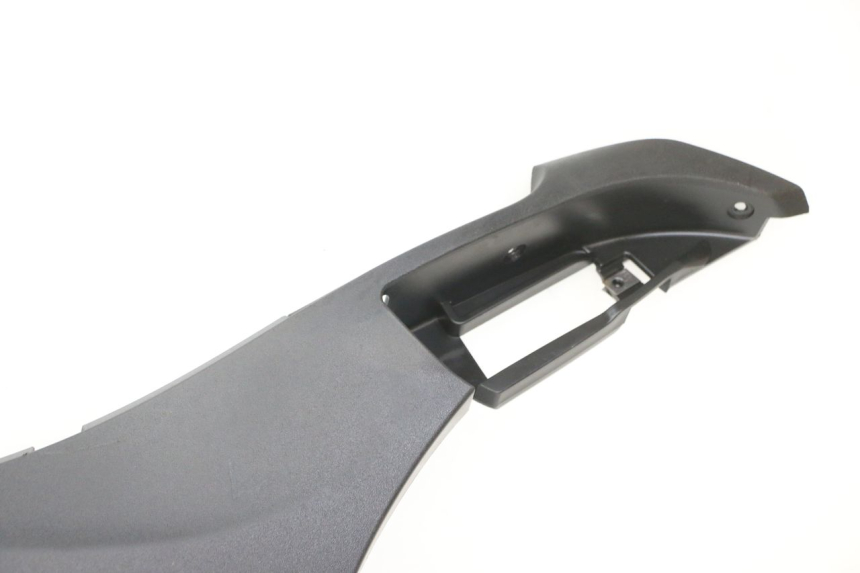 photo de BAJO CARENADO IZQUIERDA PIAGGIO MP3 500 (2014 - 2017) - Otra vista del artículo