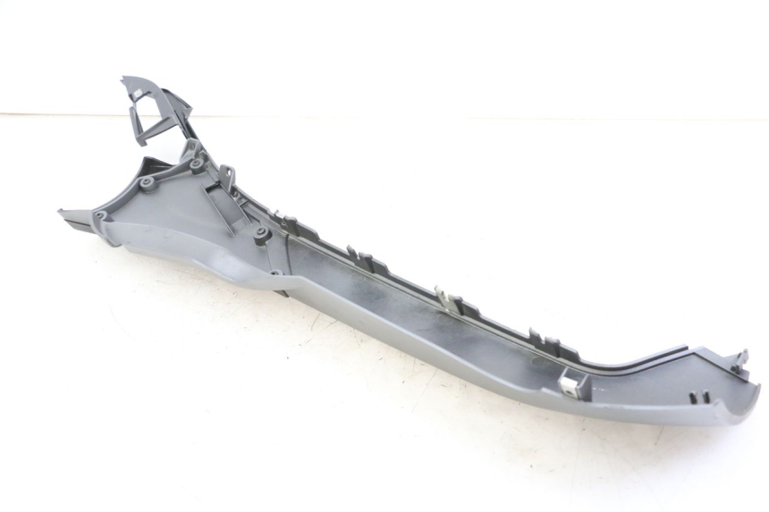 photo de BAJO CARENADO IZQUIERDA PIAGGIO MP3 500 (2014 - 2017) - Zoom estado de uso