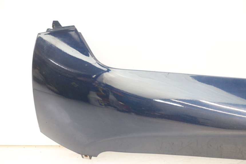 photo de BAJO CARENADO IZQUIERDA PIAGGIO MP3 RL 250 (2006 - 2010) - Características distintivas