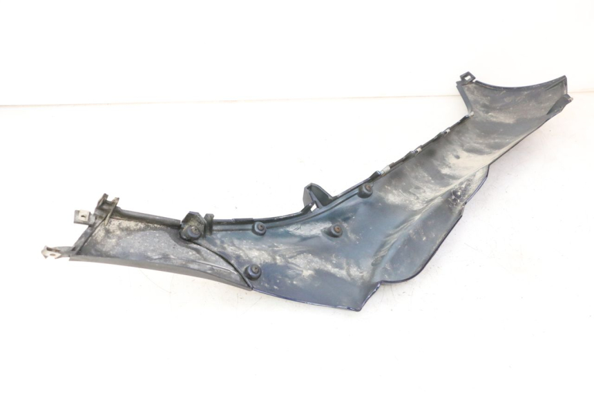 photo de BAJO CARENADO IZQUIERDA PIAGGIO MP3 RL 250 (2006 - 2010) - Detalles de los puntos de fijación