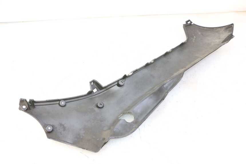 photo de BAJO CARENADO IZQUIERDA PIAGGIO MP3 RL 250 (2006 - 2010) - Primer plano técnico