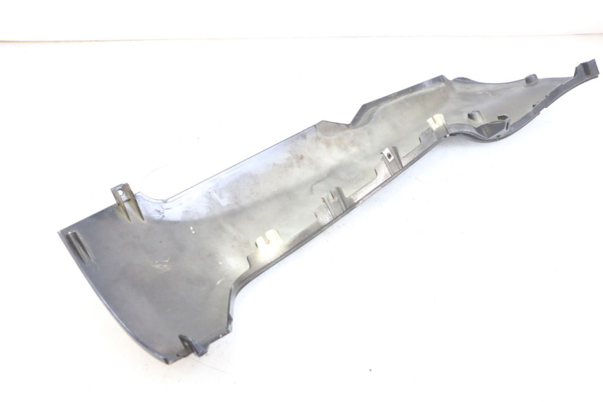 photo de FALDóN IZQUIERDO PIAGGIO MP3 125 (2006 - 2014) - Detalles de los puntos de fijación