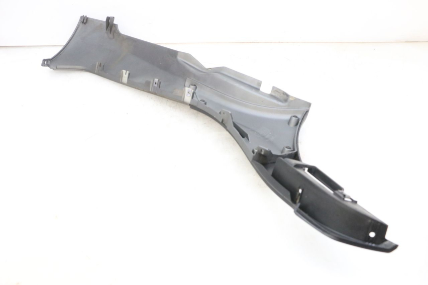 photo de BAJO CARENADO IZQUIERDA PIAGGIO MP3 500 (2016 - 2018) - Zoom estado de uso