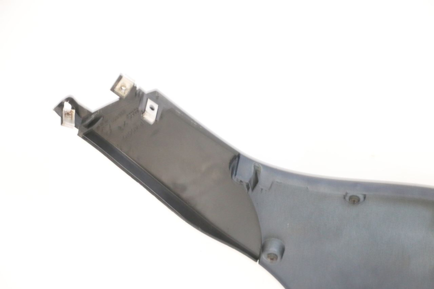 photo de BAJO CARENADO IZQUIERDA PIAGGIO MP3 RL 250 (2006 - 2010) - Detalles de los puntos de fijación