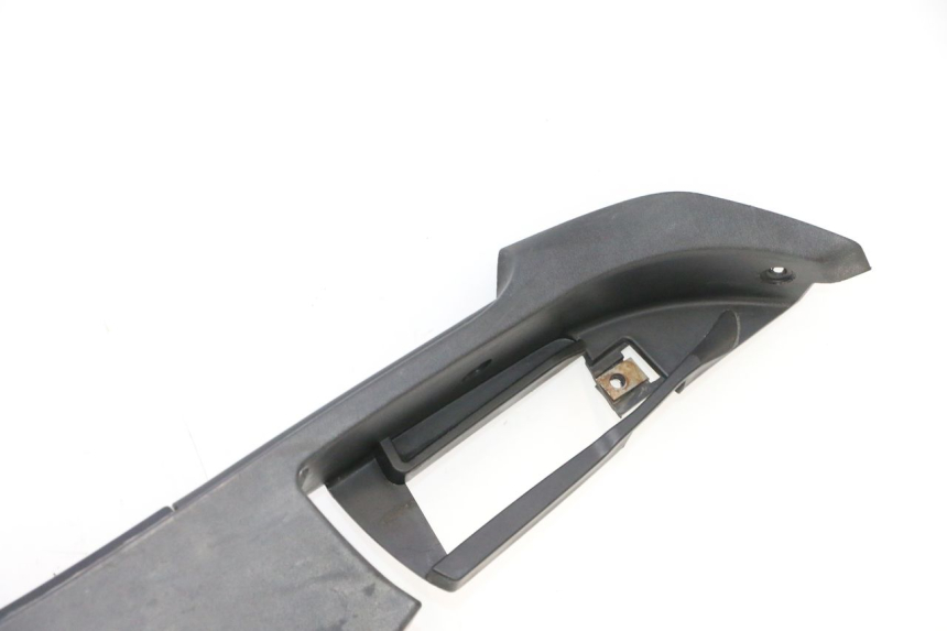 photo de BAJO CARENADO IZQUIERDA PIAGGIO MP3 500 (2016 - 2018) - Primer plano técnico