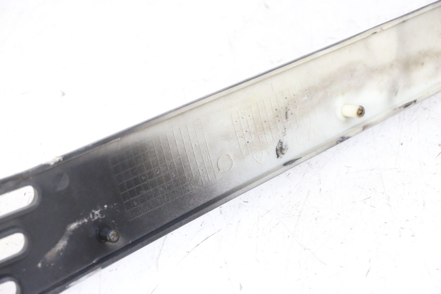 photo de BAJO CARENADO IZQUIERDA JM MOTORS OLDIES GT 4T 50 (2018 - 2025) - Primer plano técnico