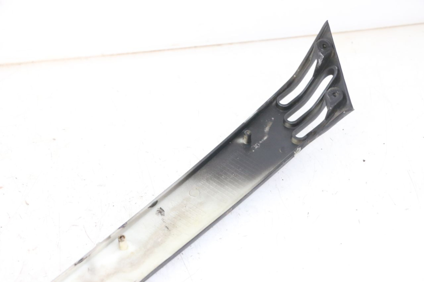 photo de BAJO CARENADO IZQUIERDA JM MOTORS OLDIES GT 4T 50 (2018 - 2025) - Estado de la superficie y material