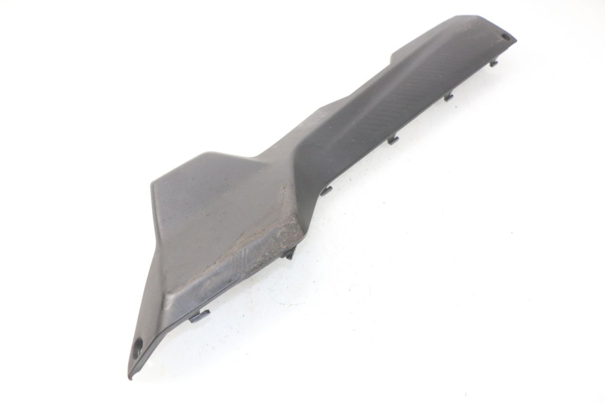 photo de BAJO DE CAJA IZQUIERDA SYM ORBIT III 3 4T 50 (2018 - 2021) - Primer plano técnico