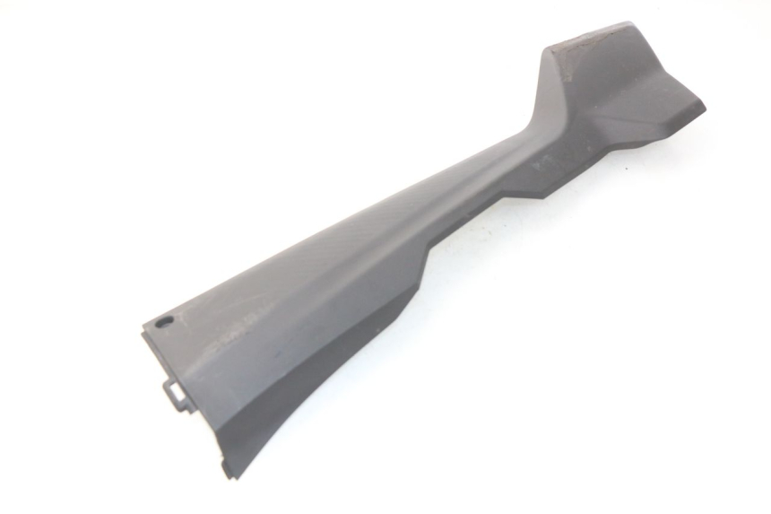 photo de BAJO DE CAJA IZQUIERDA SYM ORBIT III 3 4T 50 (2018 - 2021) - Estado de la superficie y material