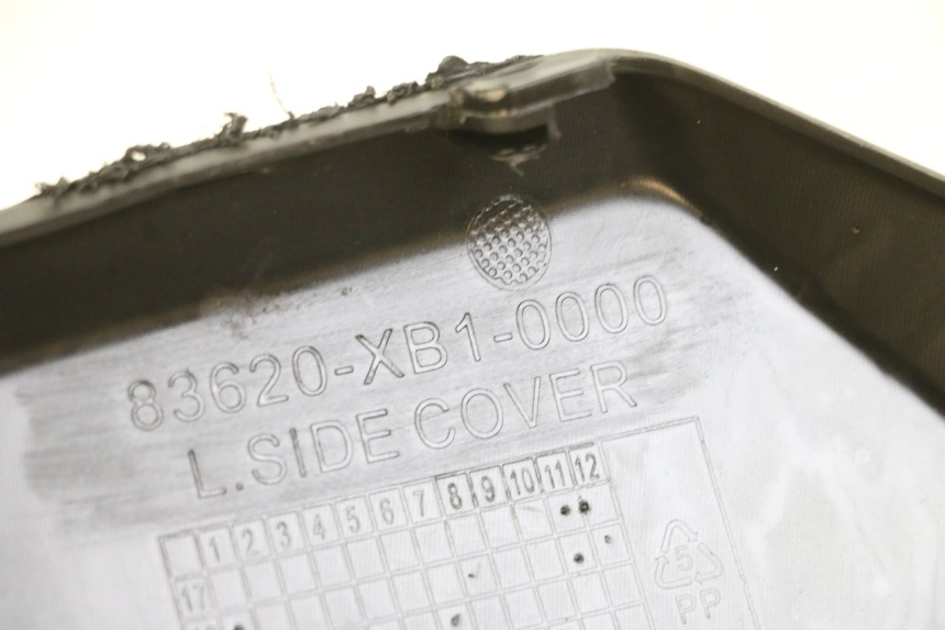 photo de BAJO CARENADO IZQUIERDA SYM ORBIT III 3 4T 50 (2021 - 2025) - Detalle de la pieza