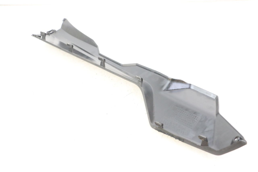 photo de BAJO CARENADO IZQUIERDA SYM ORBIT III 3 4T 50 (2021 - 2025) - Primer plano técnico