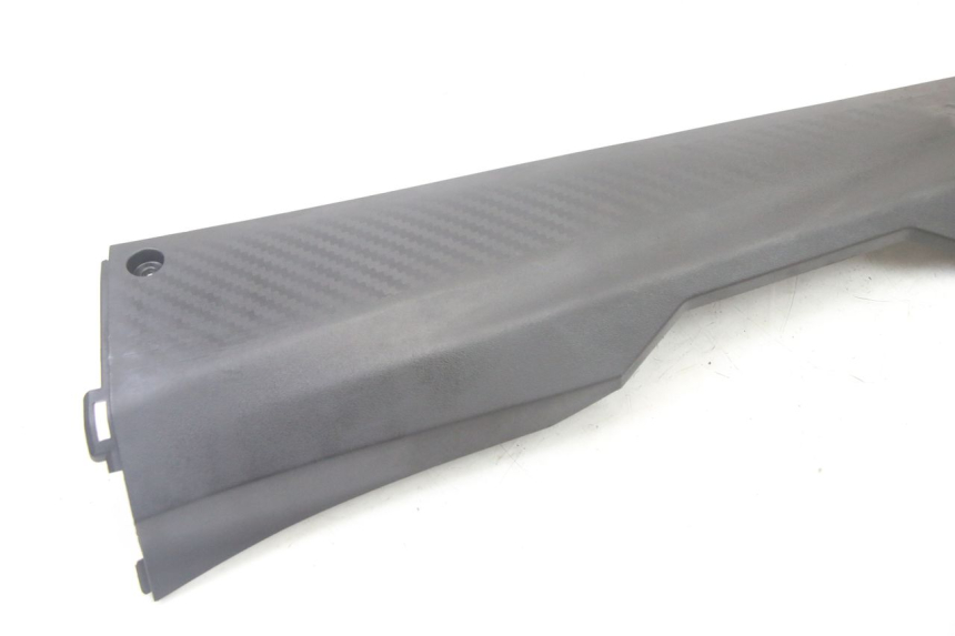 photo de BAJO CARENADO IZQUIERDA SYM ORBIT III 3 4T 50 (2021 - 2025) - Detalle de la pieza