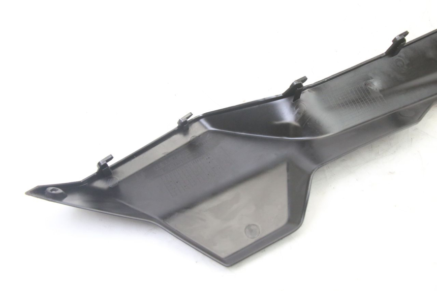 photo de BAJO CARENADO IZQUIERDA SYM ORBIT III 3 4T 50 (2021 - 2025) - Detalles de los puntos de fijación