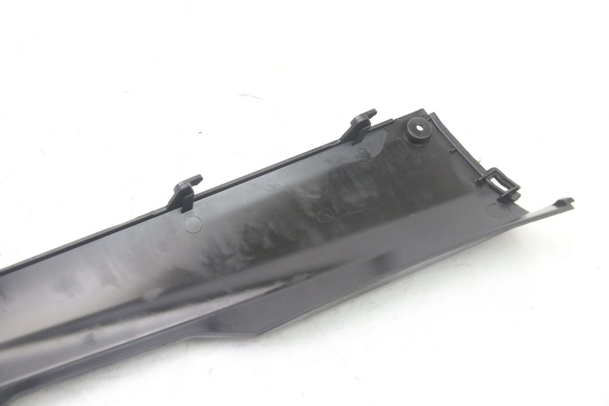 photo de BAJO CARENADO IZQUIERDA SYM ORBIT III 3 4T 50 (2021 - 2025) - Estado de la superficie y material