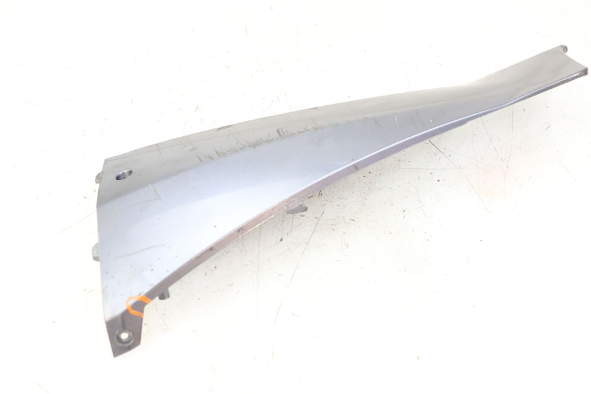 photo de BAJO CARENADO IZQUIERDA PEUGEOT BELVILLE 125 (2017 - 2021) - Otra vista del artículo