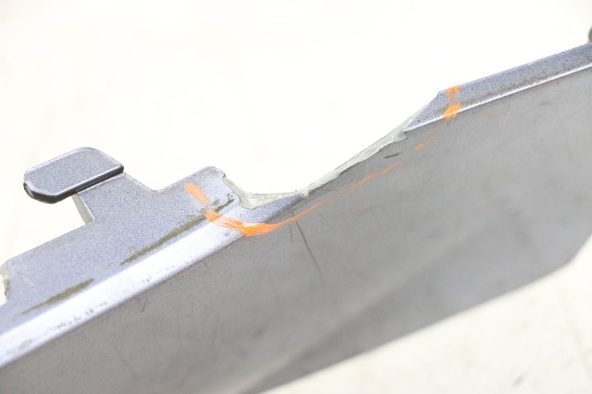 photo de BAJO CARENADO IZQUIERDA PEUGEOT BELVILLE 125 (2017 - 2021) - Zoom estado de uso