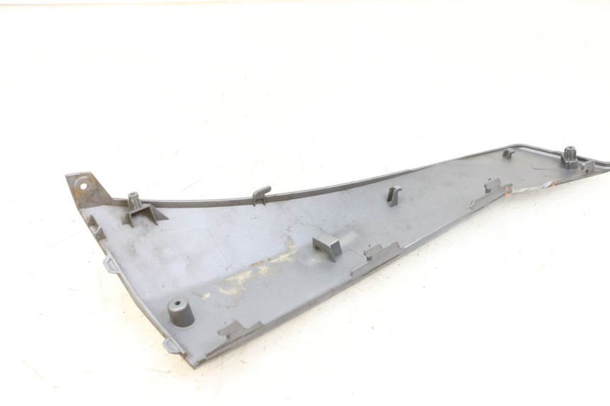 photo de BAJO CARENADO IZQUIERDA PEUGEOT BELVILLE 125 (2017 - 2021) - Otra perspectiva