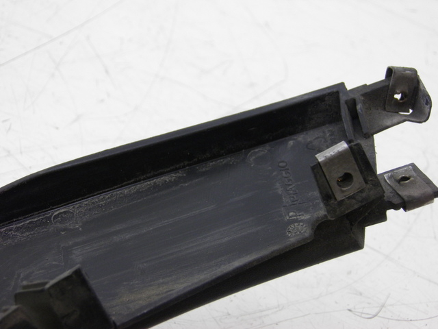 photo de BAJO CARENADO IZQUIERDA PIAGGIO MP3 RL 125 (2006 - 2014) - Otra vista del artículo