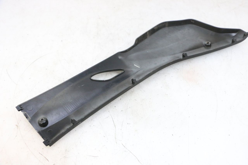 photo de BAJO CARENADO IZQUIERDA DAELIM S1 125 (2007 - 2016) - Primer plano técnico