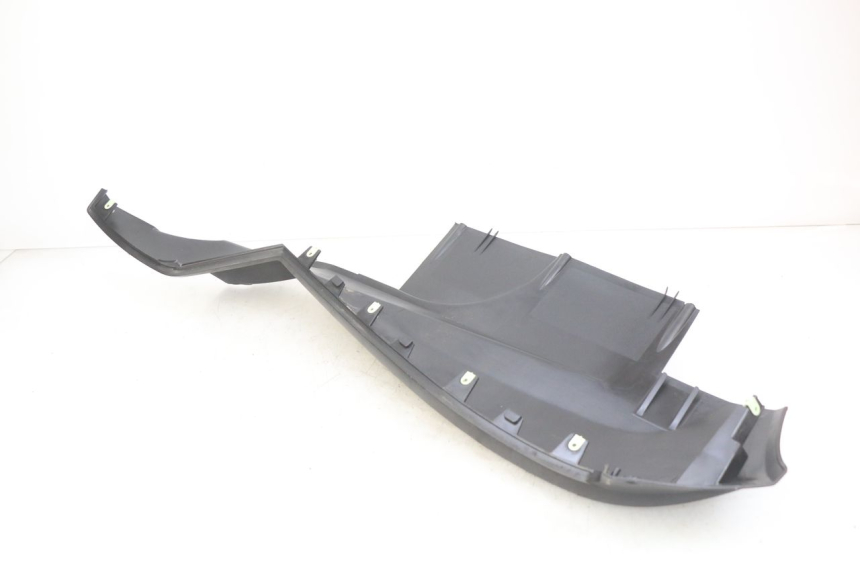 photo de BAJO DE CAJA IZQUIERDA PEUGEOT SATELIS 125 (2010 - 2012) - Características distintivas