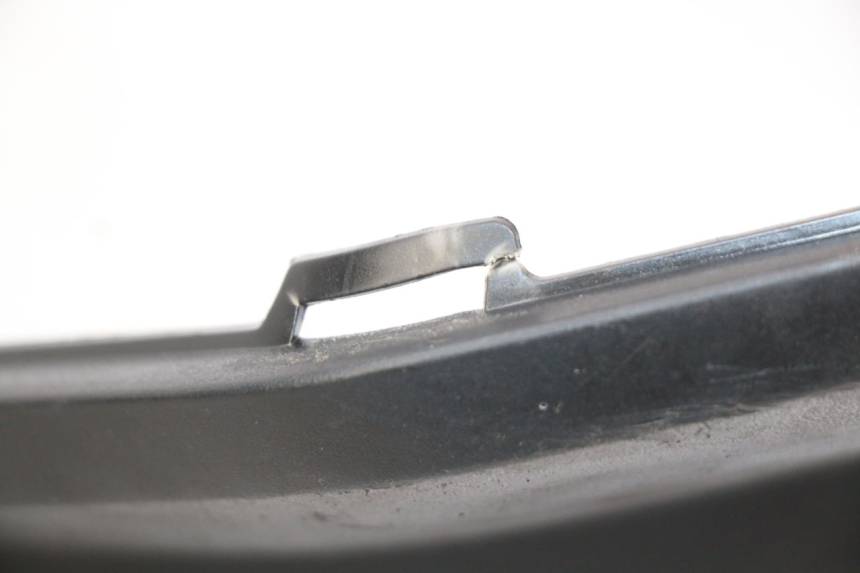 photo de BAJO DE CAJA IZQUIERDA PEUGEOT SATELIS 125 (2010 - 2012) - Zoom estado de uso