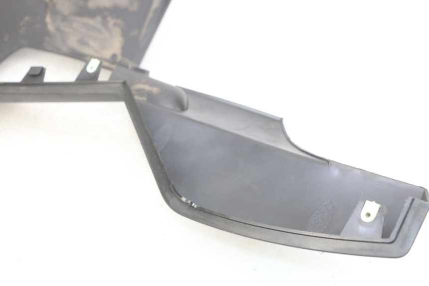 photo de BAJO DE CAJA IZQUIERDA PEUGEOT SATELIS 125 (2010 - 2012) - Estado de la superficie y material