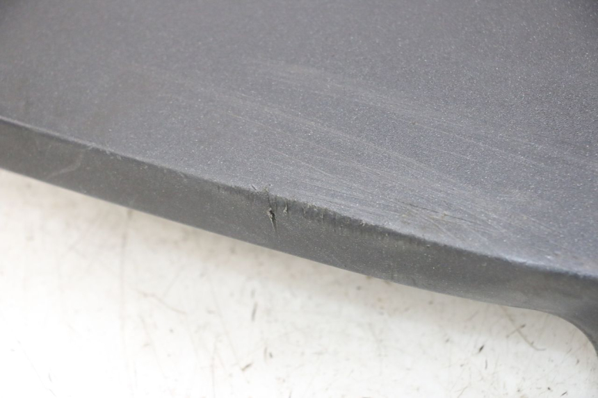 photo de BAJO CARENADO IZQUIERDA PEUGEOT SATELIS 125 (2013 - 2018) - Detalles de los puntos de fijación