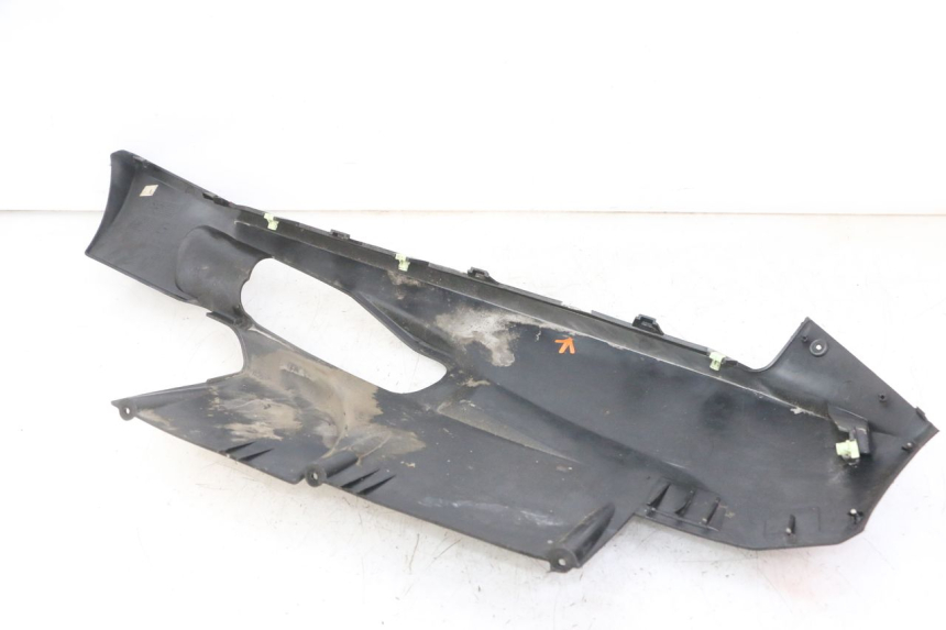 photo de BAJO CARENADO IZQUIERDA PEUGEOT SATELIS 125 (2013 - 2018) - Detalles de los puntos de fijación