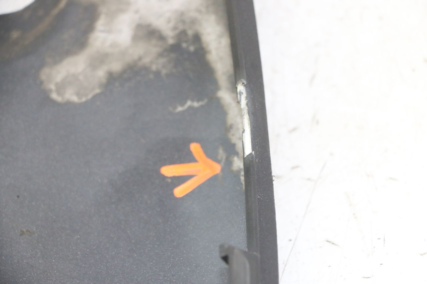 photo de BAJO CARENADO IZQUIERDA PEUGEOT SATELIS 125 (2013 - 2018) - Estado de la superficie y material