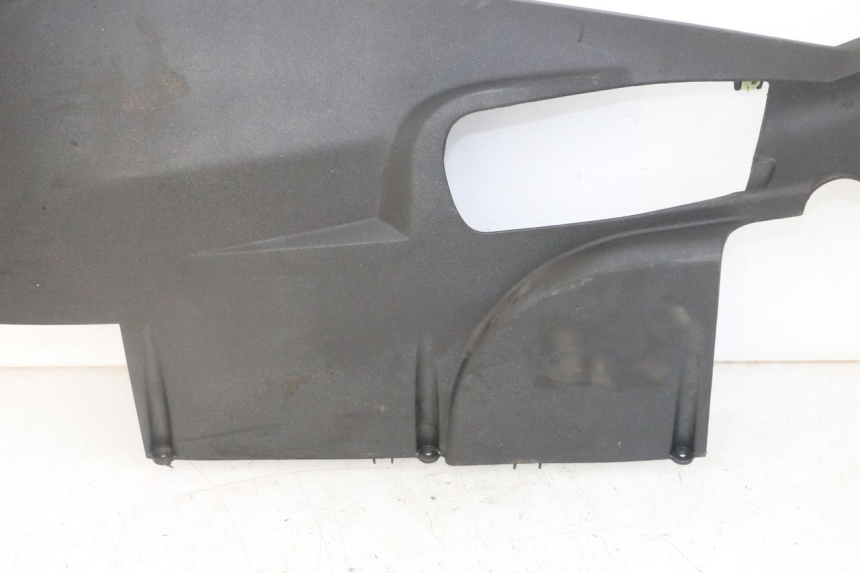 photo de BAJO CARENADO IZQUIERDA PEUGEOT SATELIS 125 (2013 - 2018) - Marcados y referencias originales