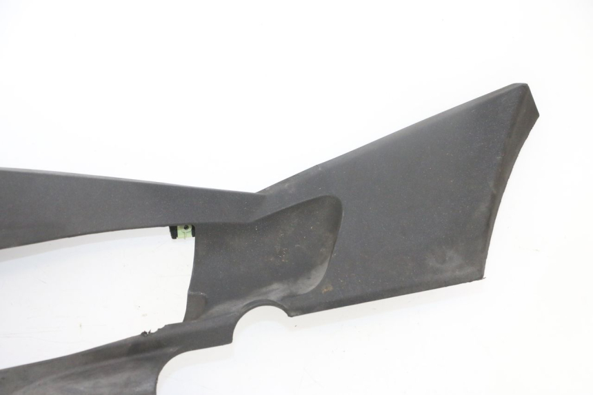 photo de BAJO CARENADO IZQUIERDA PEUGEOT SATELIS 125 (2013 - 2018) - Primer plano de alta resolución