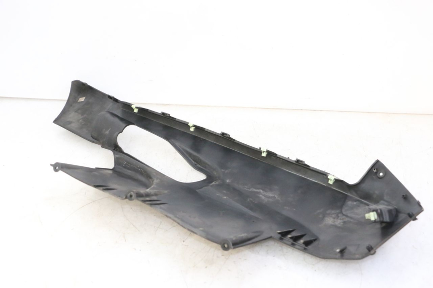photo de BAJO CARENADO IZQUIERDA PEUGEOT SATELIS 125 (2013 - 2018) - Primer plano técnico