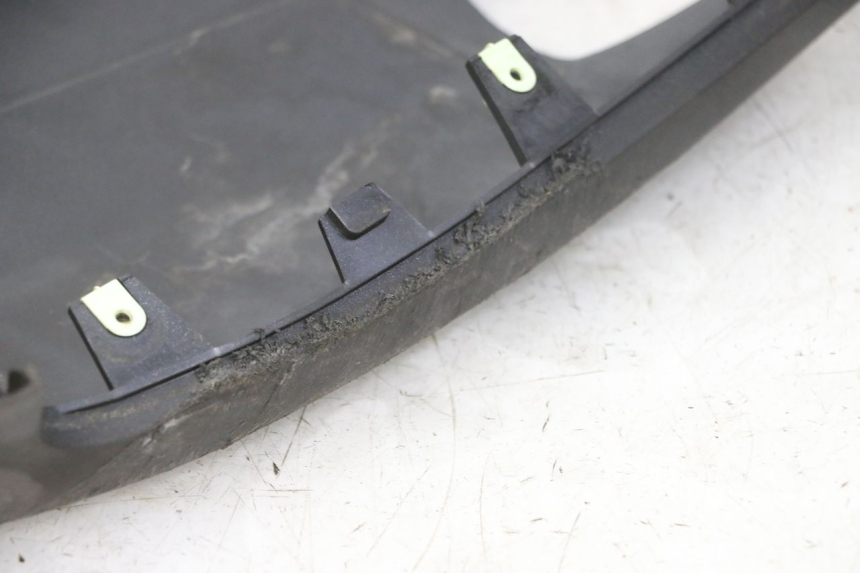 photo de BAJO CARENADO IZQUIERDA PEUGEOT SATELIS 125 (2013 - 2018) - Detalles de los puntos de fijación