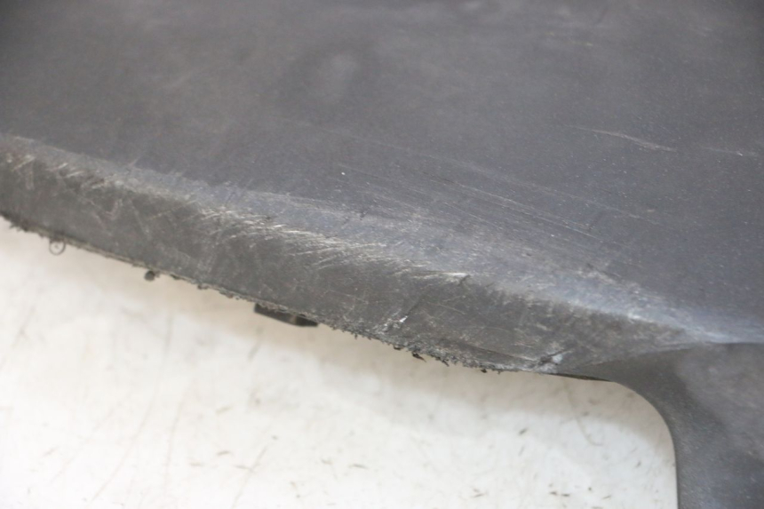 photo de BAJO CARENADO IZQUIERDA PEUGEOT SATELIS 125 (2013 - 2018) - Marcados y referencias originales