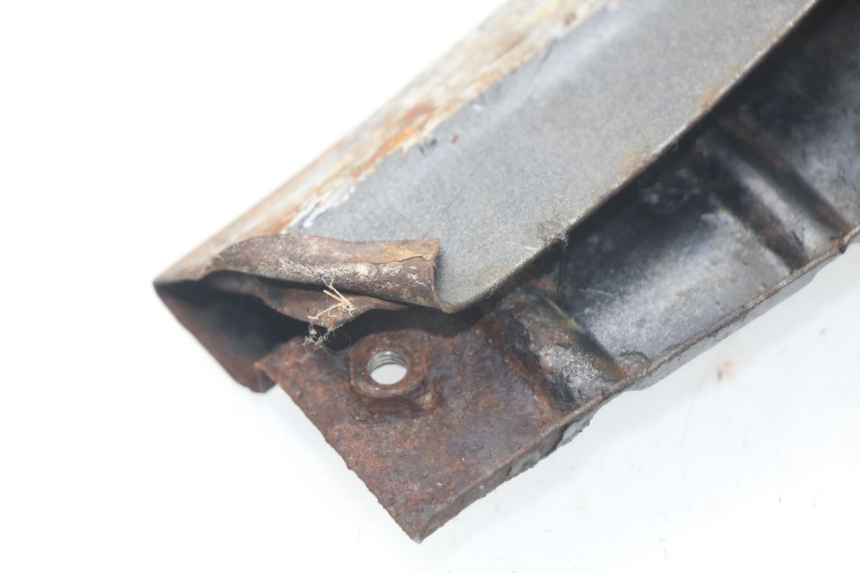 photo de BAJO CARENADO IZQUIERDA PEUGEOT SC 50 (1988 - 1992) - Detalles de los puntos de fijación