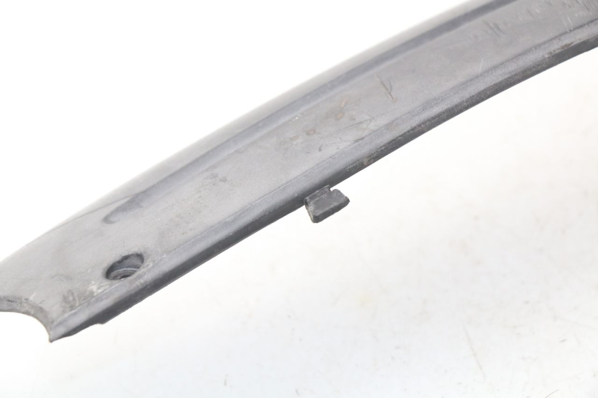 photo de BAJO CARENADO IZQUIERDA FYM STRADA 50 (2007 - 2014) - Detalles de los puntos de fijación